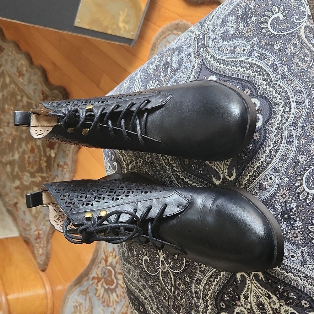 Ankle boots